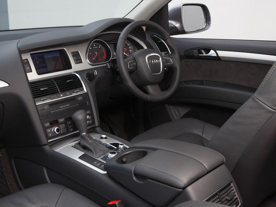 Интерьер Audi Q7 3.0 TDI Quattro (4L) 2005 года  (AU) (фото 8 из 15)